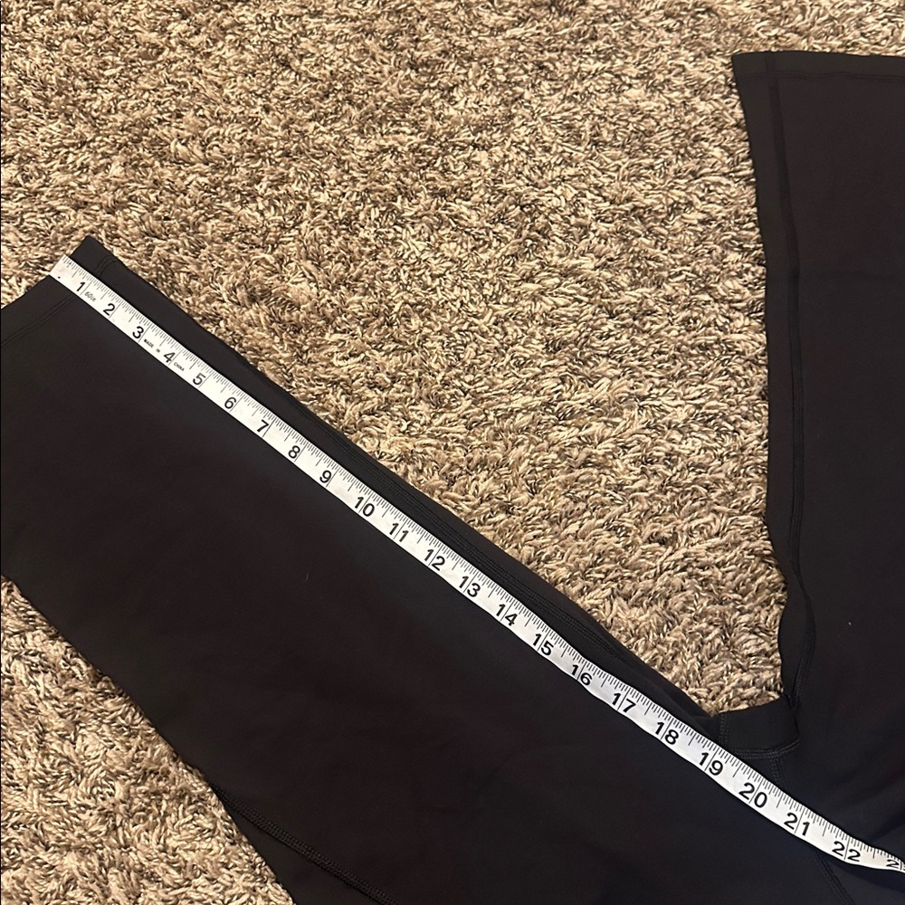 Lululemon Cropped Leggings Size 8 - Picture 6 of 8